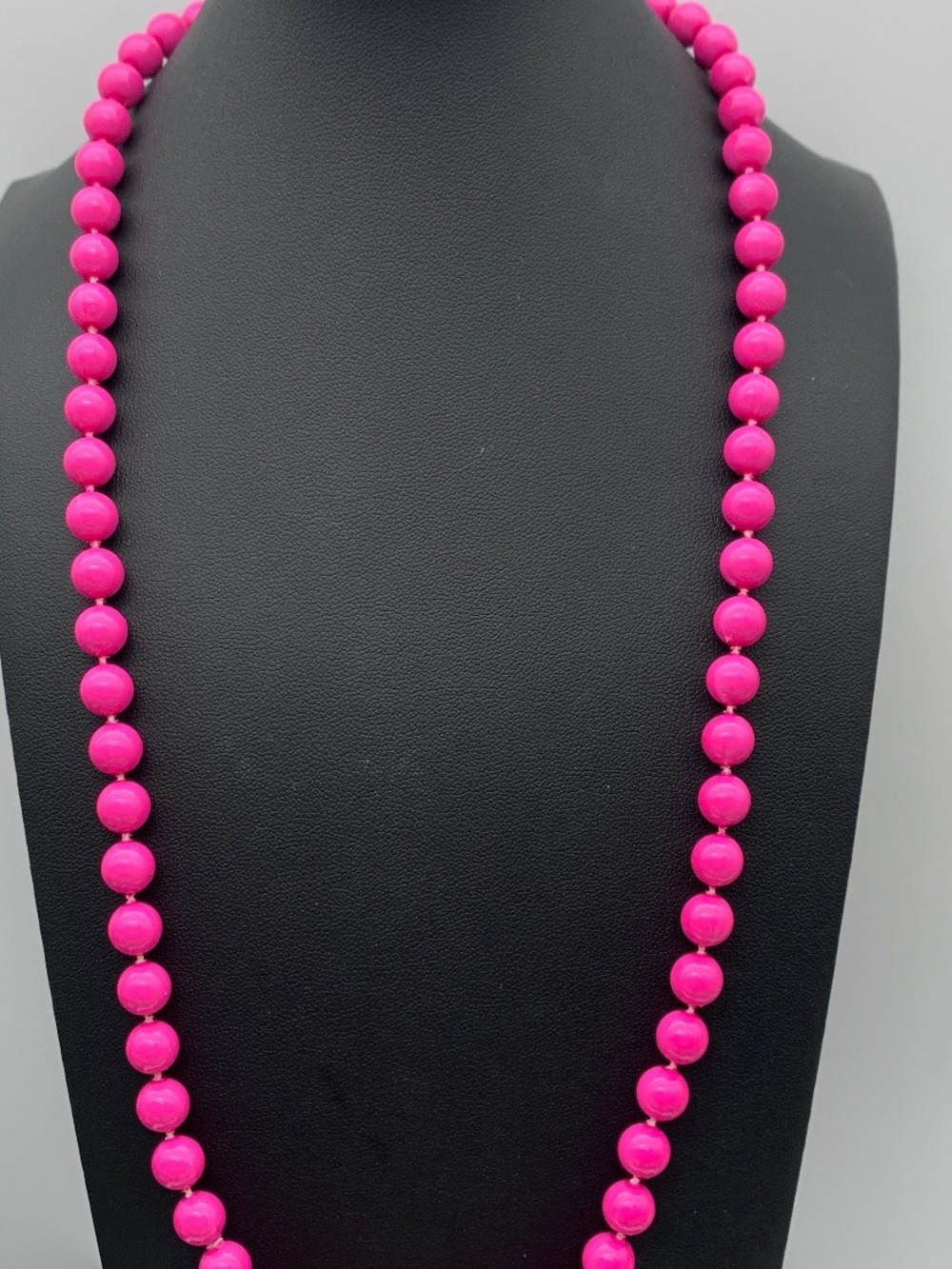Vintage bright Pink plastic Beaded Necklace - Women Jewelry 24”